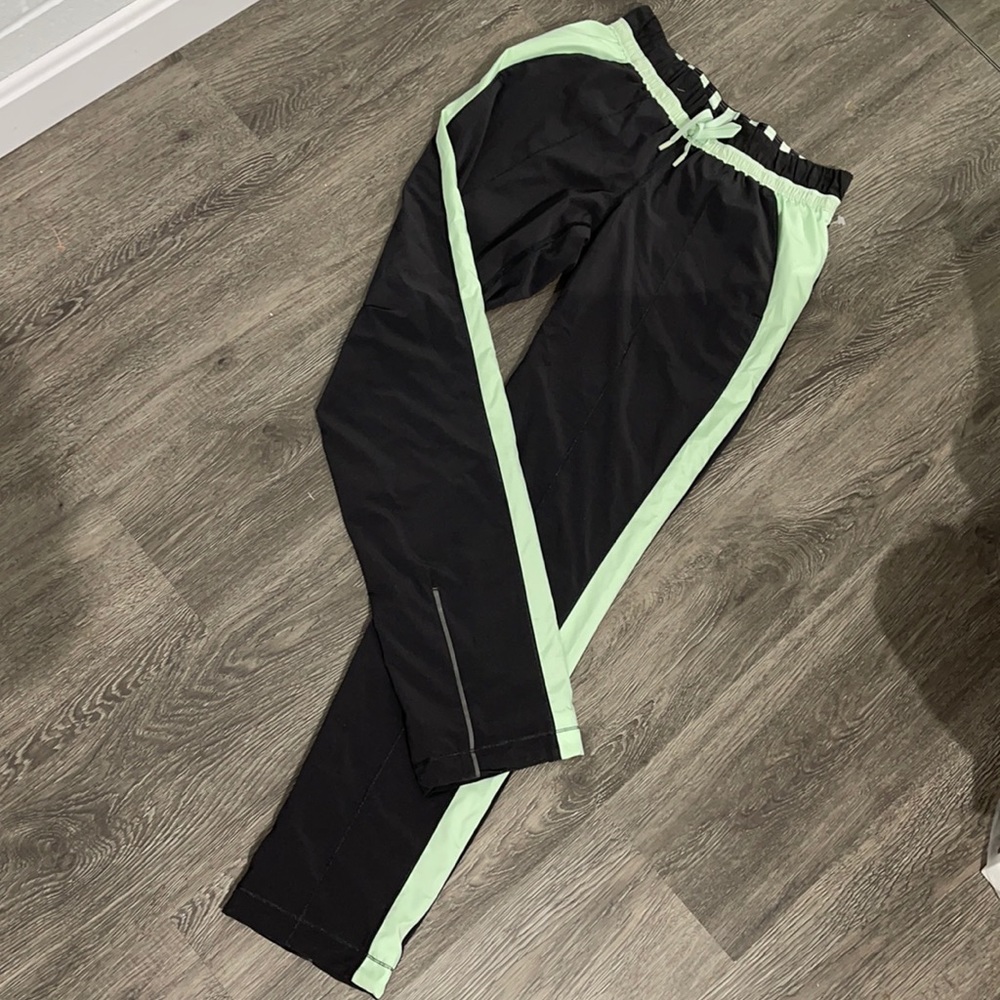 Lululemon pants - Picture 4 of 13